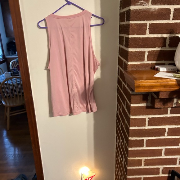 Women’s Nike Dri Fit pale pink tank top - Picture 3 of 3